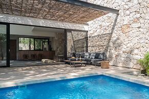 Twelve O’Clock Luxury Villas