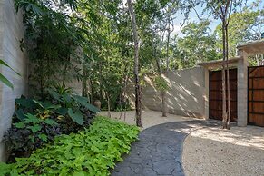 Twelve O’Clock Luxury Villas