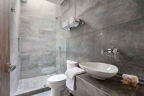 Twelve O’Clock Luxury Villas