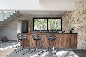 Twelve O’Clock Luxury Villas