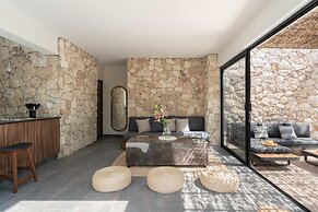 Twelve O’Clock Luxury Villas