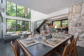 Twelve O’Clock Luxury Villas