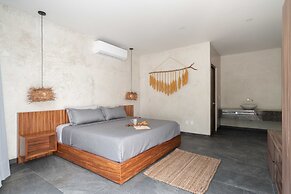 Twelve O’Clock Luxury Villas