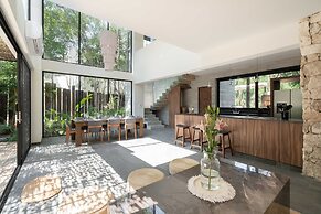 Twelve O’Clock Luxury Villas