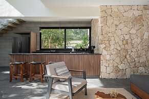 Twelve O’Clock Luxury Villas