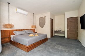 Twelve O’Clock Luxury Villas