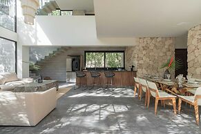 Twelve O’Clock Luxury Villas