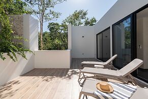 Twelve O’Clock Luxury Villas