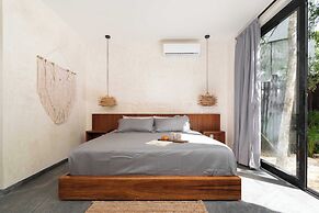 Twelve O’Clock Luxury Villas