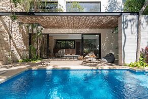 Twelve O’Clock Luxury Villas