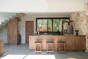 Twelve O’Clock Luxury Villas