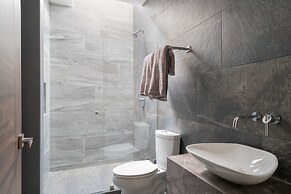 Twelve O’Clock Luxury Villas