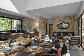 Twelve O’Clock Luxury Villas