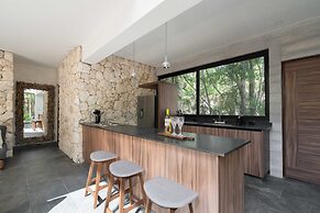 Twelve O’Clock Luxury Villas