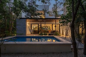 Twelve O’Clock Luxury Villas