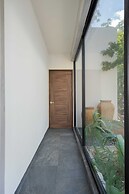 Twelve O’Clock Luxury Villas