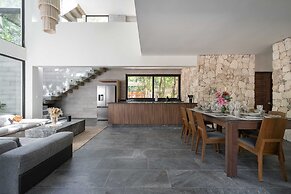 Twelve O’Clock Luxury Villas