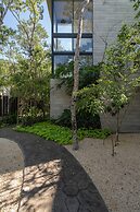 Twelve O’Clock Luxury Villas