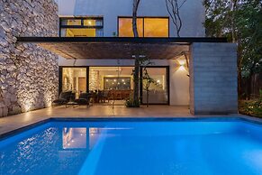 Twelve O’Clock Luxury Villas