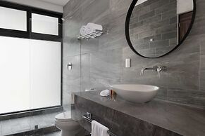 Twelve O’Clock Luxury Villas