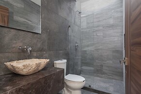 Twelve O’Clock Luxury Villas