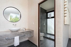 Twelve O’Clock Luxury Villas