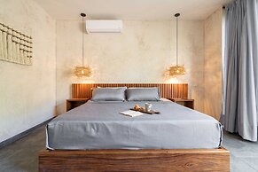 Twelve O’Clock Luxury Villas