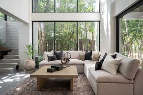 Twelve O’Clock Luxury Villas