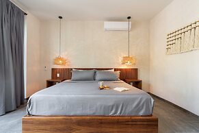 Twelve O’Clock Luxury Villas