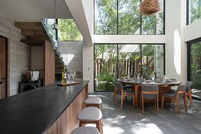 Twelve O’Clock Luxury Villas