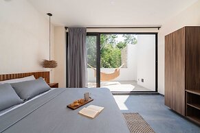 Twelve O’Clock Luxury Villas