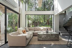 Twelve O’Clock Luxury Villas