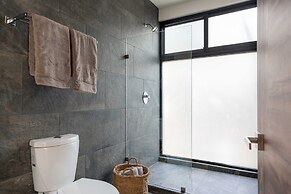 Twelve O’Clock Luxury Villas