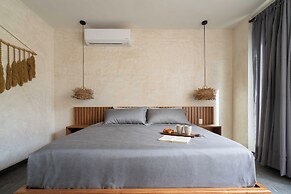 Twelve O’Clock Luxury Villas