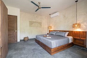 Twelve O’Clock Luxury Villas