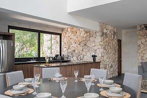 Twelve O’Clock Luxury Villas