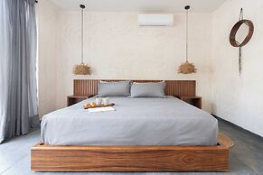 Twelve O’Clock Luxury Villas