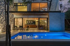 Twelve O’Clock Luxury Villas