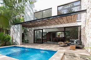 Twelve O’Clock Luxury Villas