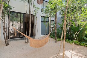 Twelve O’Clock Luxury Villas