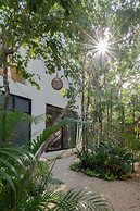 Twelve O’Clock Luxury Villas