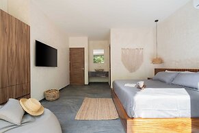 Twelve O’Clock Luxury Villas