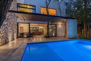 Twelve O’Clock Luxury Villas