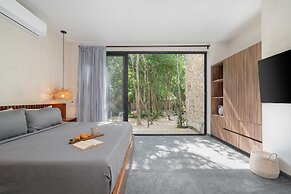 Twelve O’Clock Luxury Villas