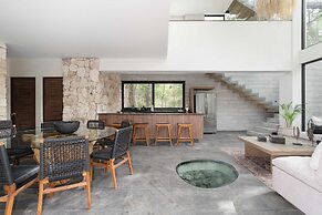 Twelve O’Clock Luxury Villas