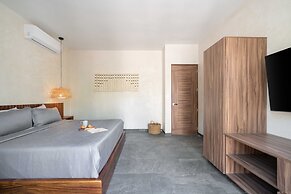 Twelve O’Clock Luxury Villas