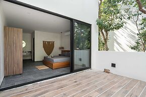 Twelve O’Clock Luxury Villas