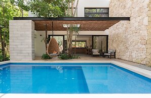 Twelve O’Clock Luxury Villas