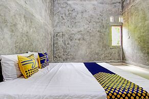 SPOT ON 93527 Agus Kostel SyariahNearWisata Agro Jollong