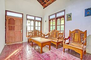 SPOT ON 93527 Agus Kostel SyariahNearWisata Agro Jollong